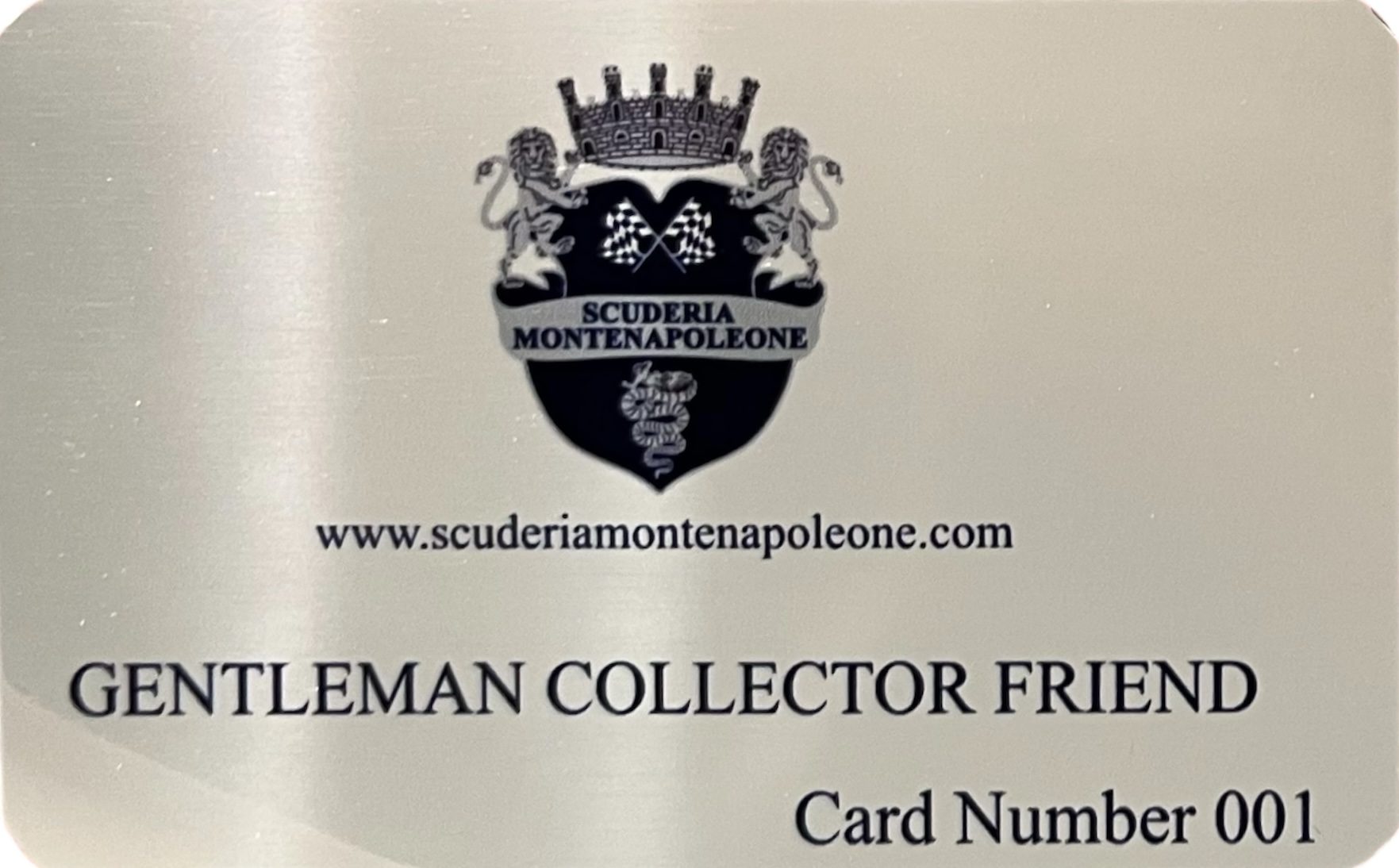La tessera metallica numerata della Scuderia Montenapoleone — Gentleman Collector Friend