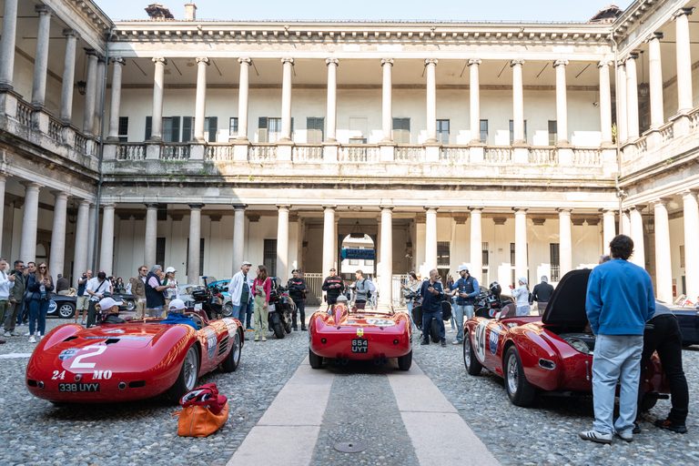 Auto storiche nella Corte del Palazzo del Senato a Milano, Milano Portofino 2026