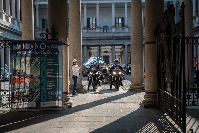 Il corteo di Milano Portofino 2026 per le vie di Milano