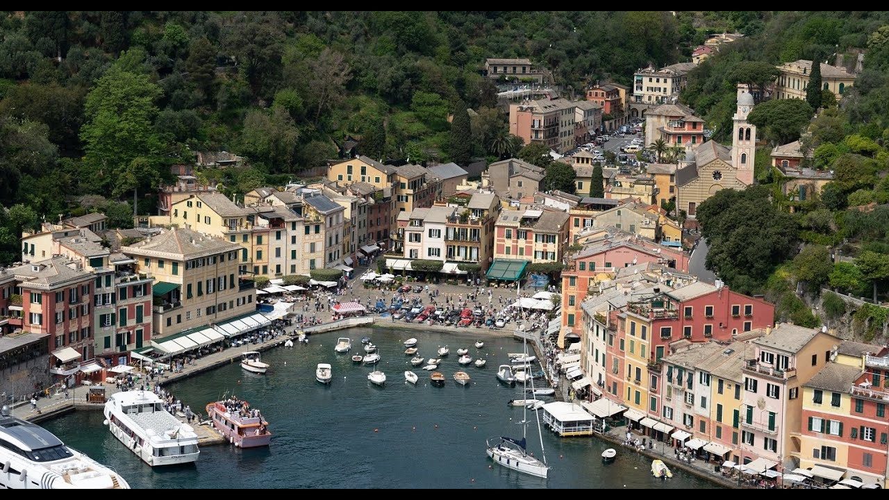 Copertina del video: veduta aerea del porto di Portofino, Milano Portofino 2023